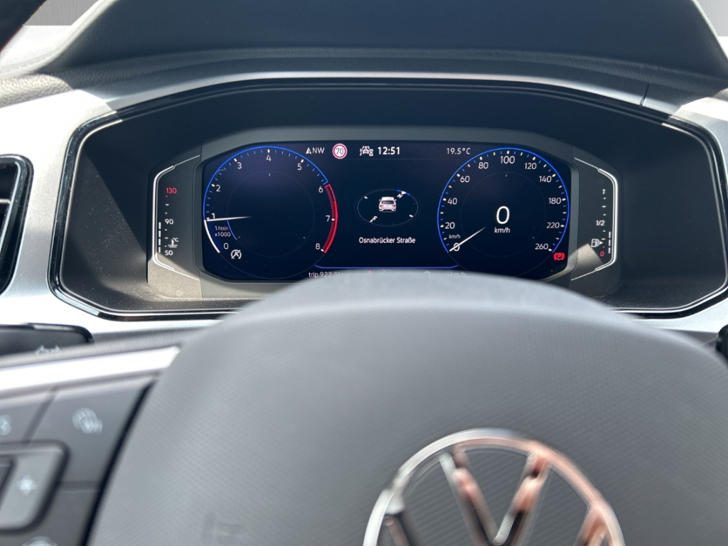 Fahrzeugabbildung Volkswagen T-Roc Life 1.0 ACC LED SHZ Temp Keyless PDCv+h