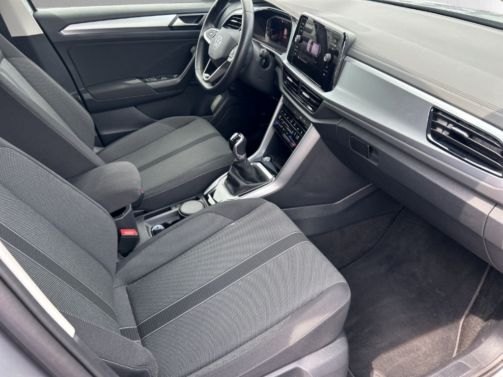 Fahrzeugabbildung Volkswagen T-Roc Life 1.0 ACC LED SHZ Temp Keyless PDCv+h