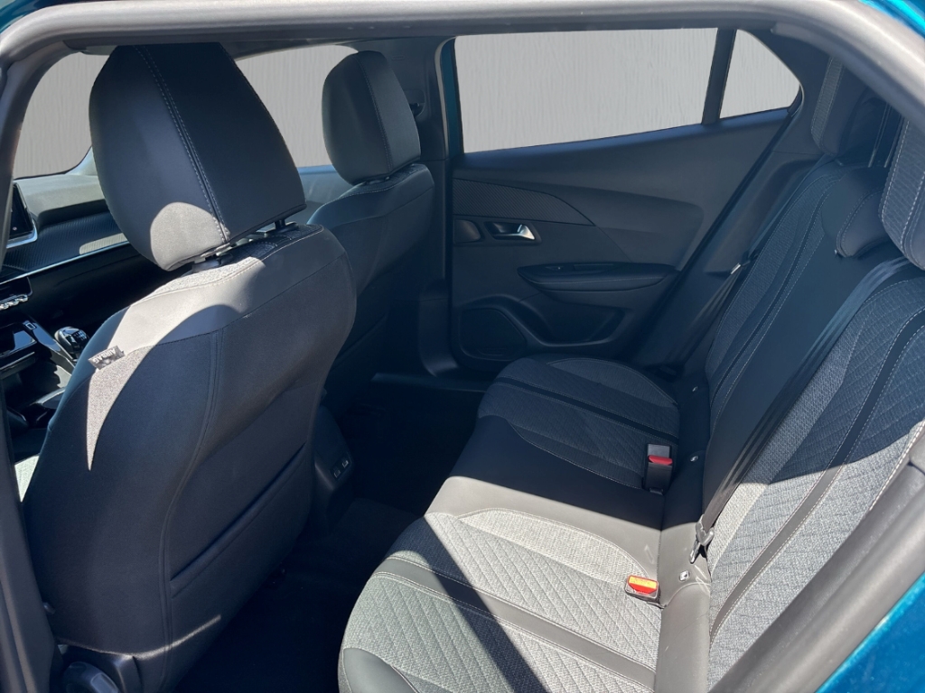 Fahrzeugabbildung Peugeot 2008 1.2 PureTech Allure LED Klimaauto PDC LM17