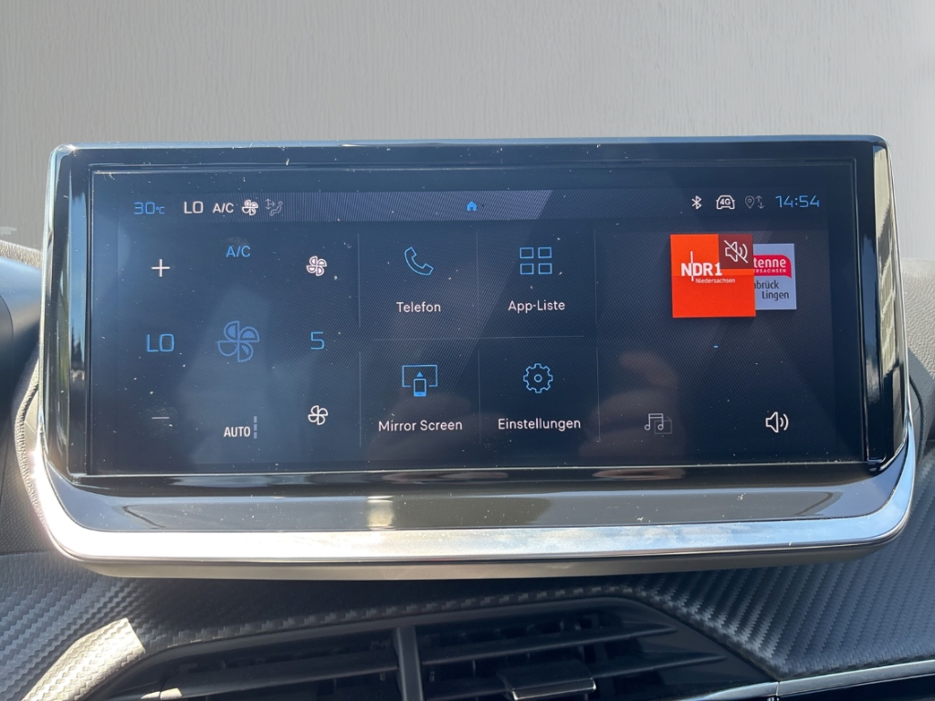 Fahrzeugabbildung Peugeot 2008 1.2 PureTech Allure LED Klimaauto PDC LM17