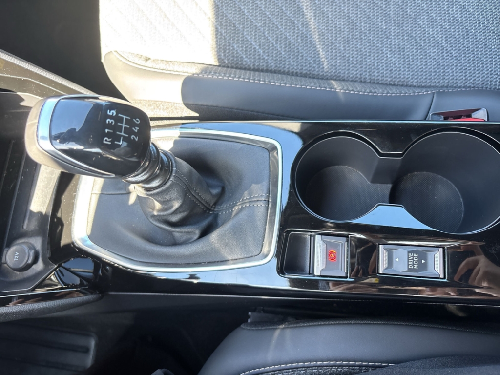 Fahrzeugabbildung Peugeot 2008 1.2 PureTech Allure LED Klimaauto PDC LM17