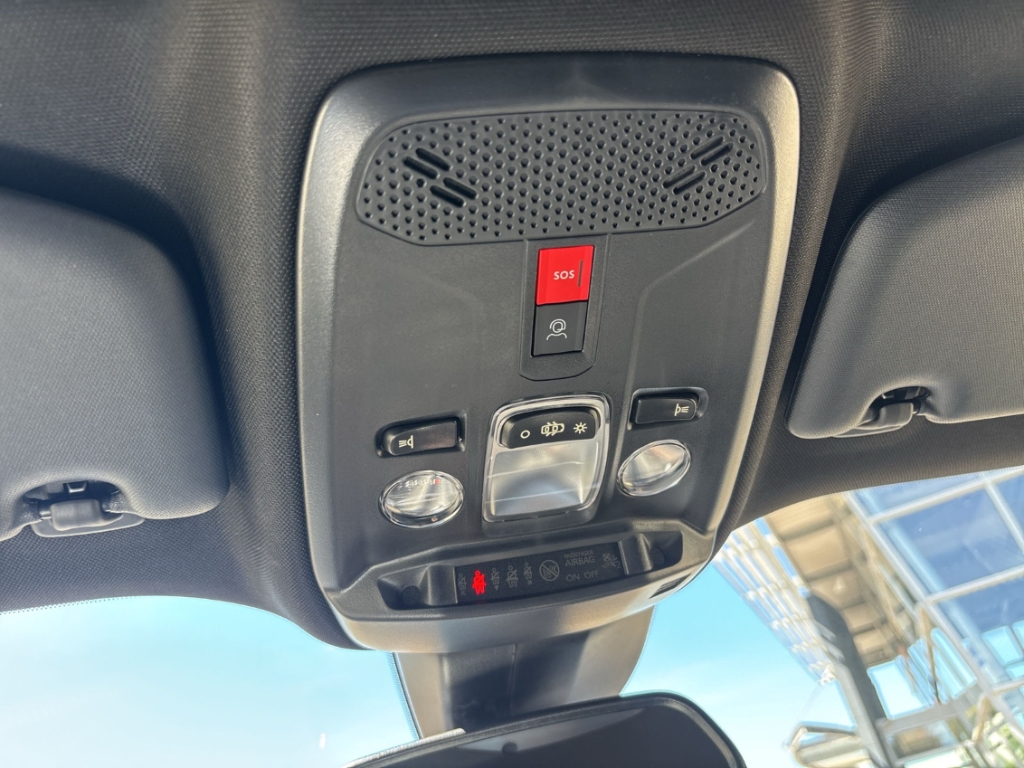 Fahrzeugabbildung Peugeot 2008 1.2 PureTech Allure LED Klimaauto PDC LM17