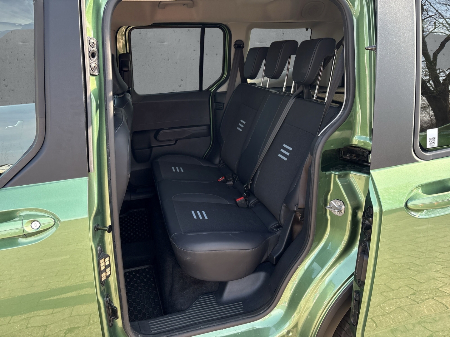 Fahrzeugabbildung Ford Tourneo Courier Active DCT Navi ACC PDCv+h LED-Tagfahrlicht