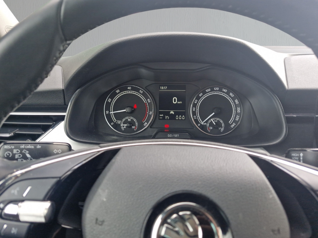 Fahrzeugabbildung SKODA Kamiq 1.0 TSI TOUR Klima SZH PDC LM17 GRA Sunset