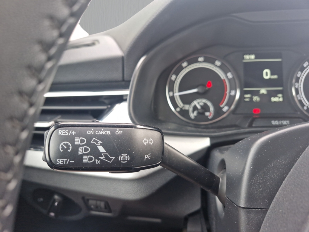 Fahrzeugabbildung SKODA Kamiq 1.0 TSI TOUR Klima SZH PDC LM17 GRA Sunset