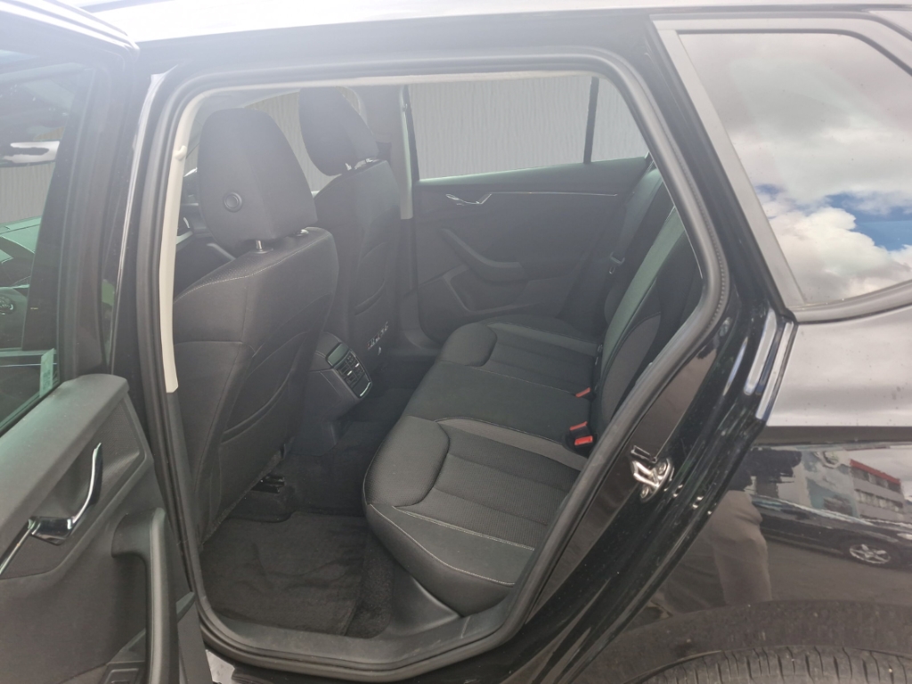 Fahrzeugabbildung SKODA Kamiq 1.0 TSI TOUR Klima SZH PDC LM17 GRA Sunset