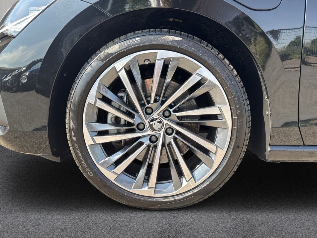 Fahrzeugabbildung SKODA Superb Combi Combi iV DSG L&K AHK ACC HeadUp Kam