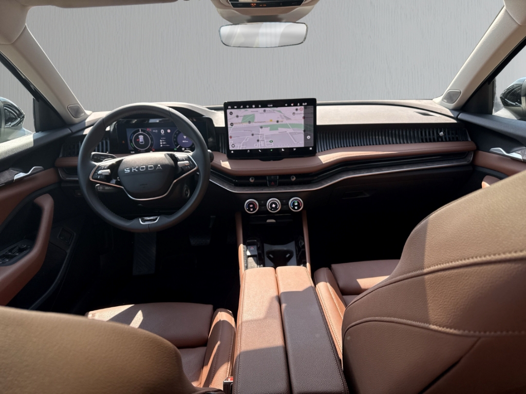 Fahrzeugabbildung SKODA Superb Combi Combi iV DSG L&K AHK ACC HeadUp Kam