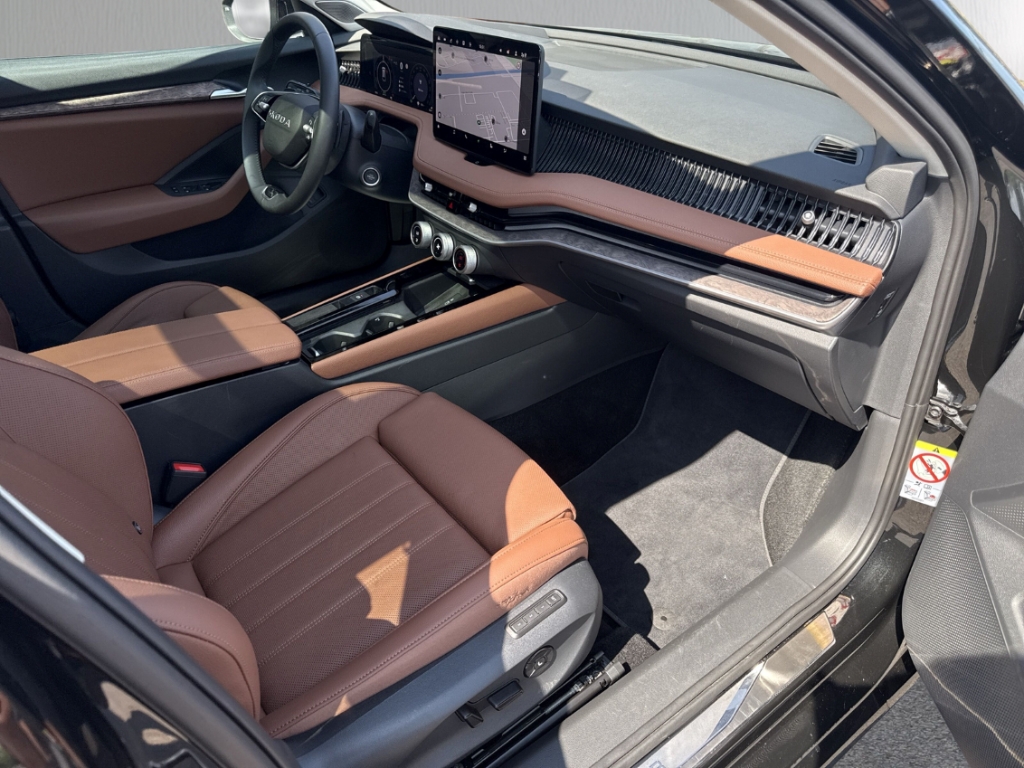 Fahrzeugabbildung SKODA Superb Combi Combi iV DSG L&K AHK ACC HeadUp Kam