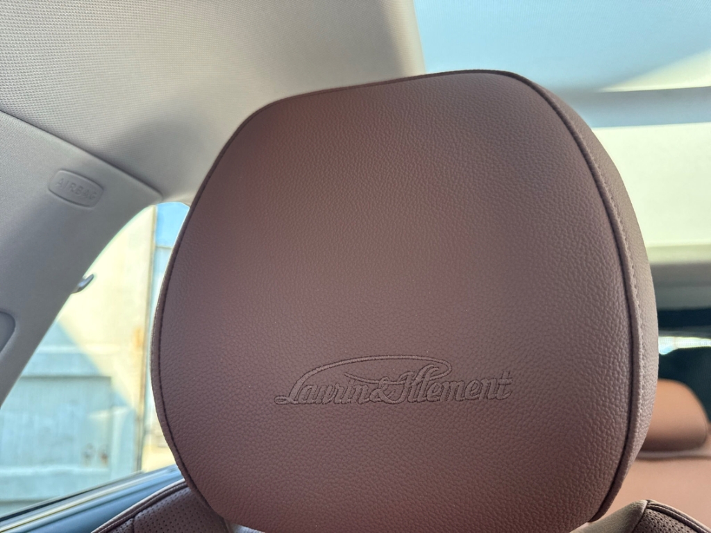 Fahrzeugabbildung SKODA Superb Combi Combi iV DSG L&K AHK ACC HeadUp Kam