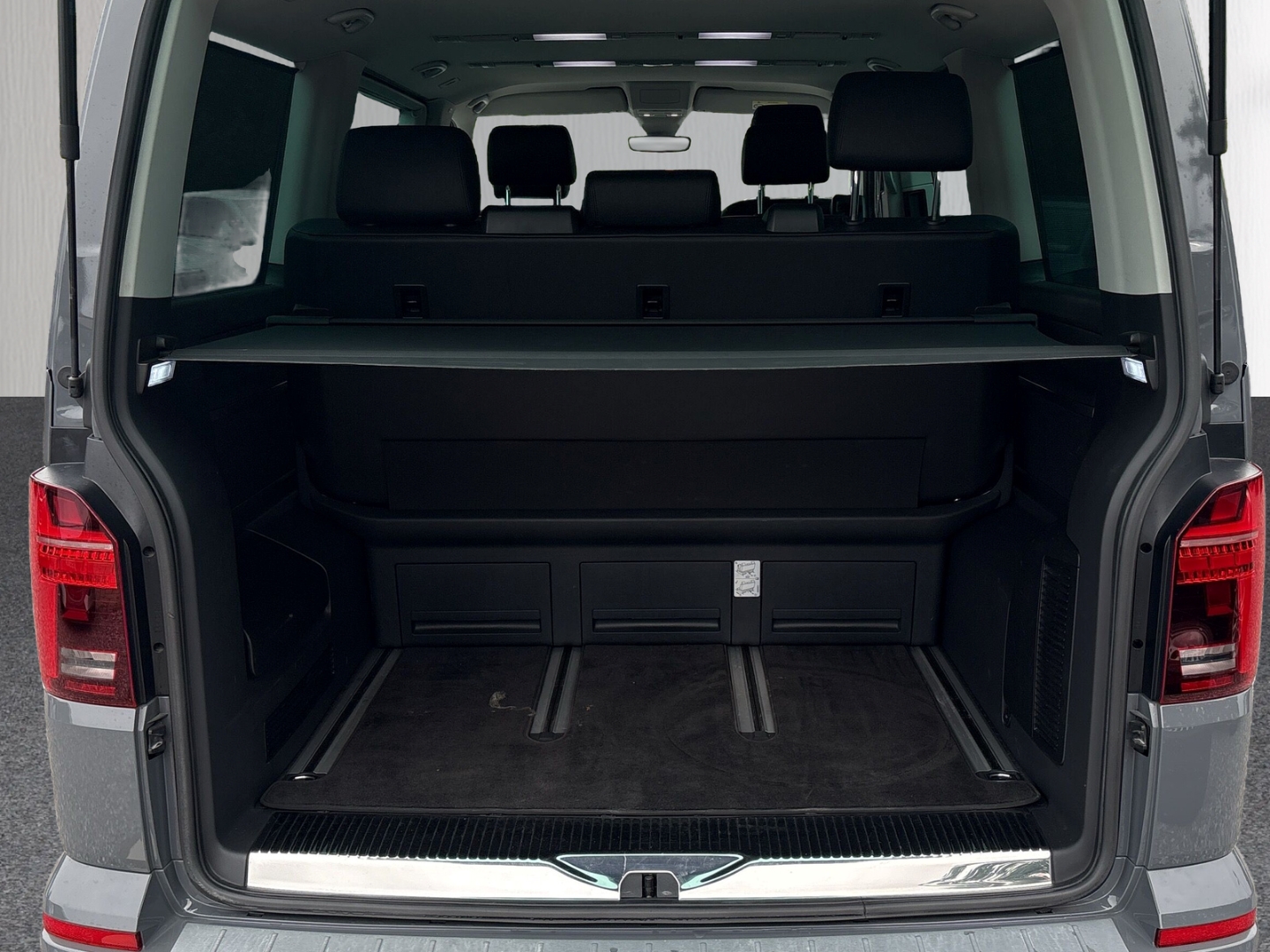Fahrzeugabbildung Volkswagen T6.1 Multivan Generation Six AHK SHZ LED ACC PDC