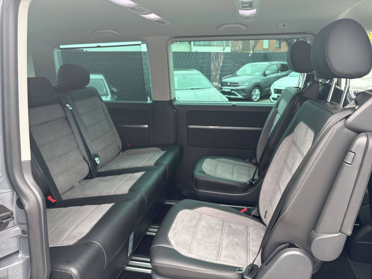 Fahrzeugabbildung Volkswagen T6.1 Multivan Generation Six AHK SHZ LED ACC PDC