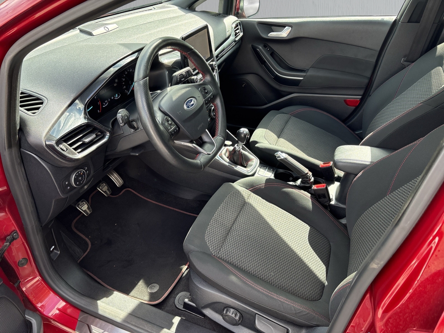 Fahrzeugabbildung Ford Fiesta 1.0 EB ST-Line PANO WinterP PPS ACC