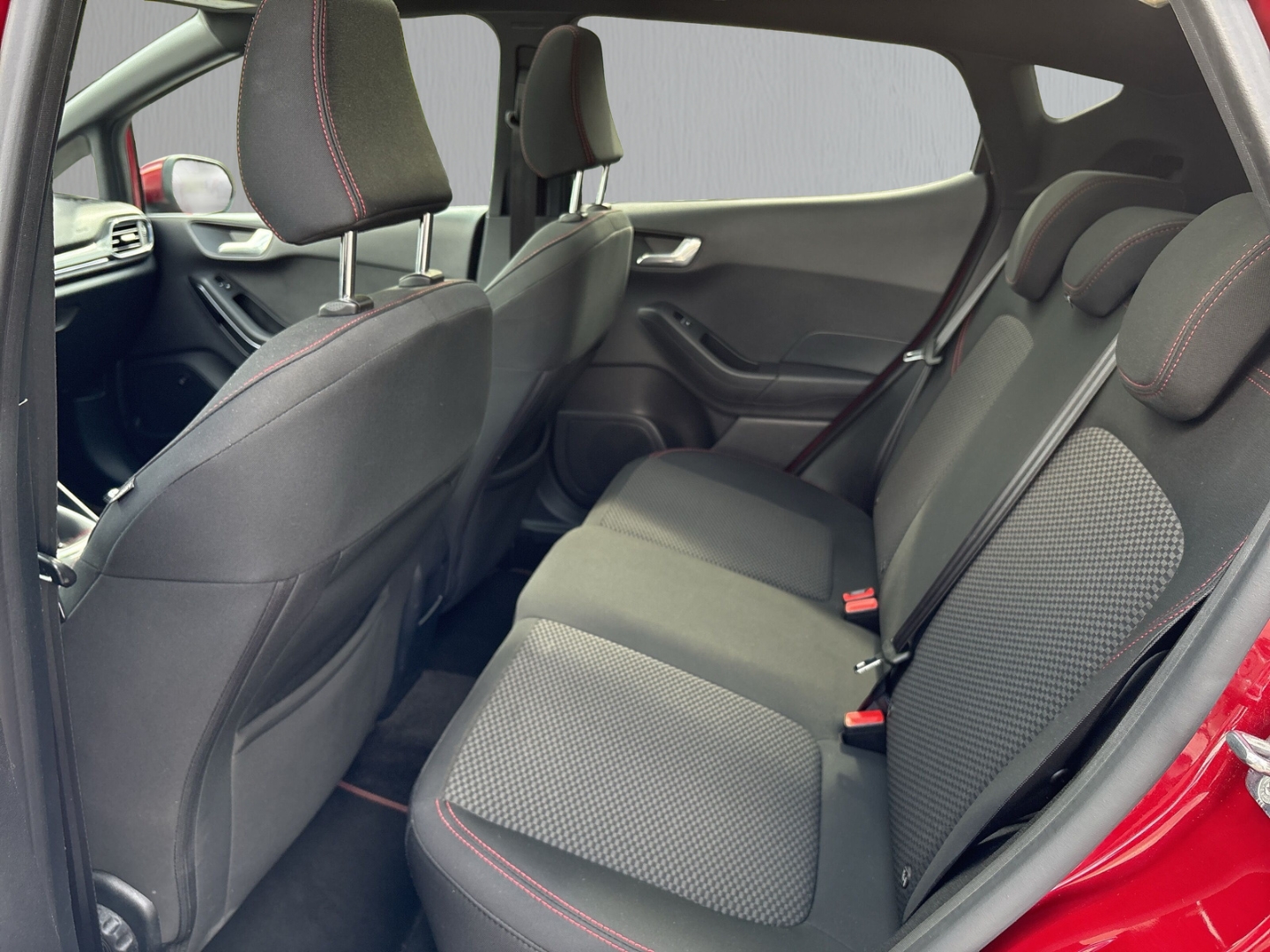 Fahrzeugabbildung Ford Fiesta 1.0 EB ST-Line PANO WinterP PPS ACC