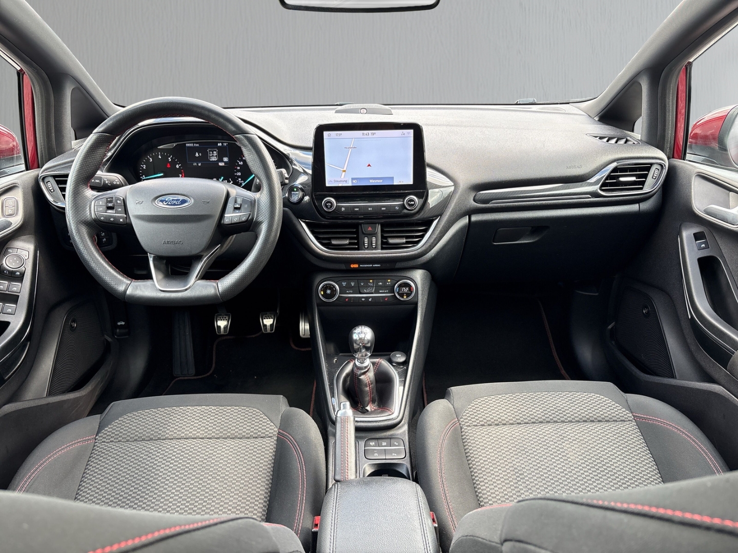 Fahrzeugabbildung Ford Fiesta 1.0 EB ST-Line PANO WinterP PPS ACC