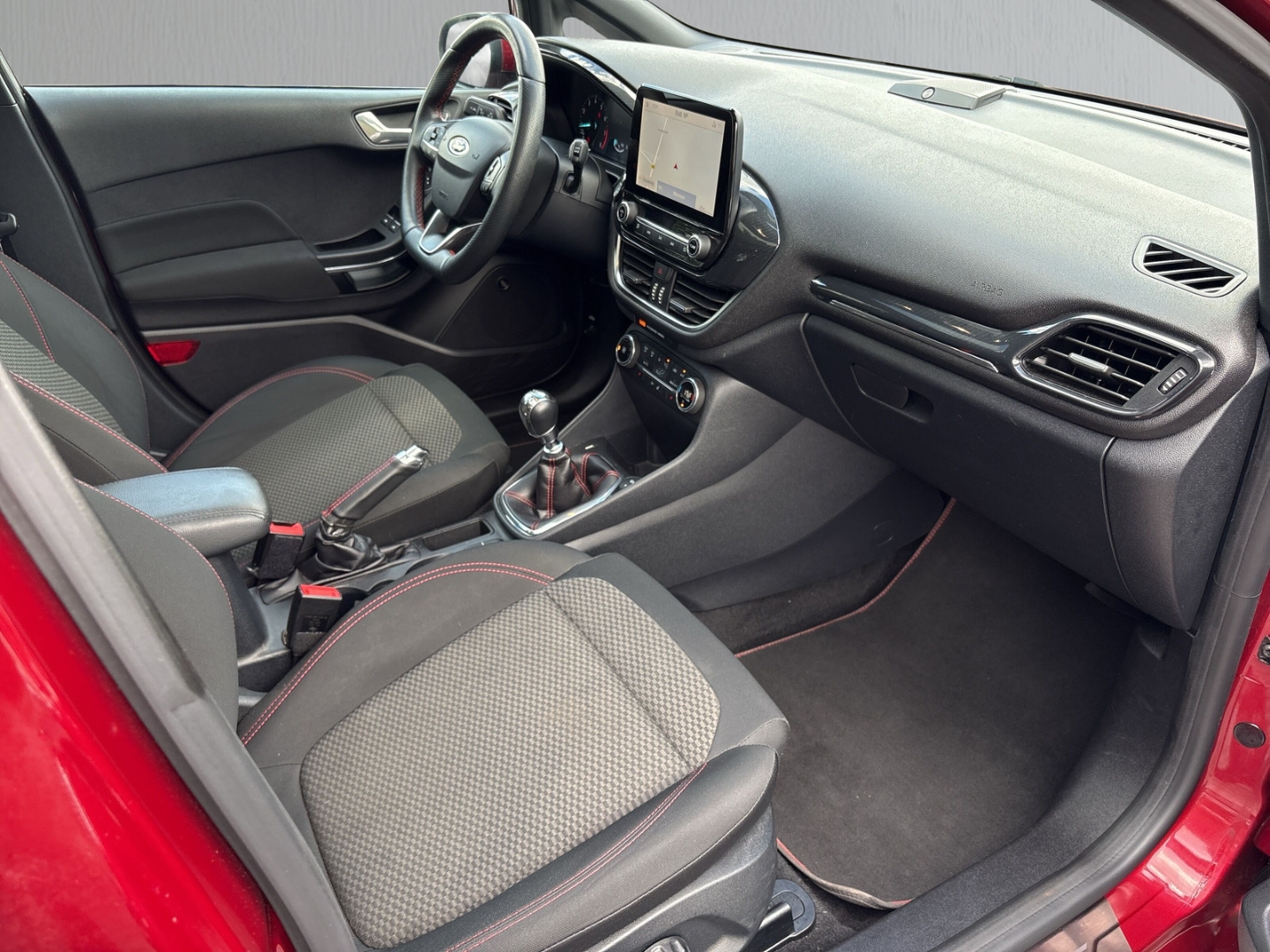 Fahrzeugabbildung Ford Fiesta 1.0 EB ST-Line PANO WinterP PPS ACC