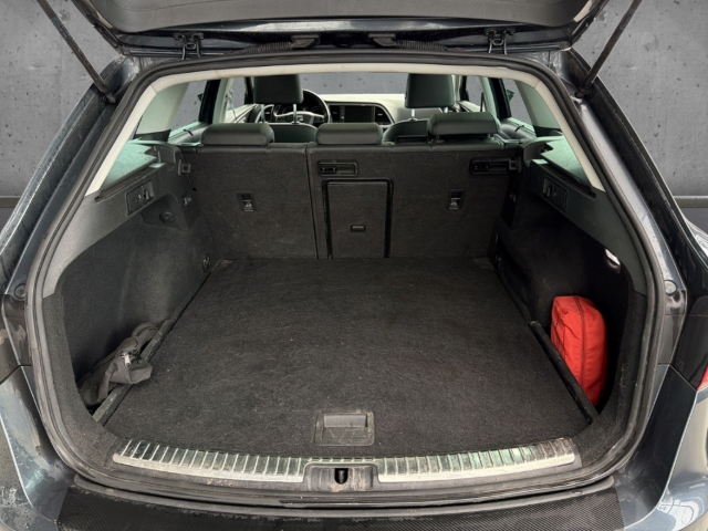 Fahrzeugabbildung SEAT Leon ST 2.0 TDI DSG X-Perience 4Drive AHK LEDER