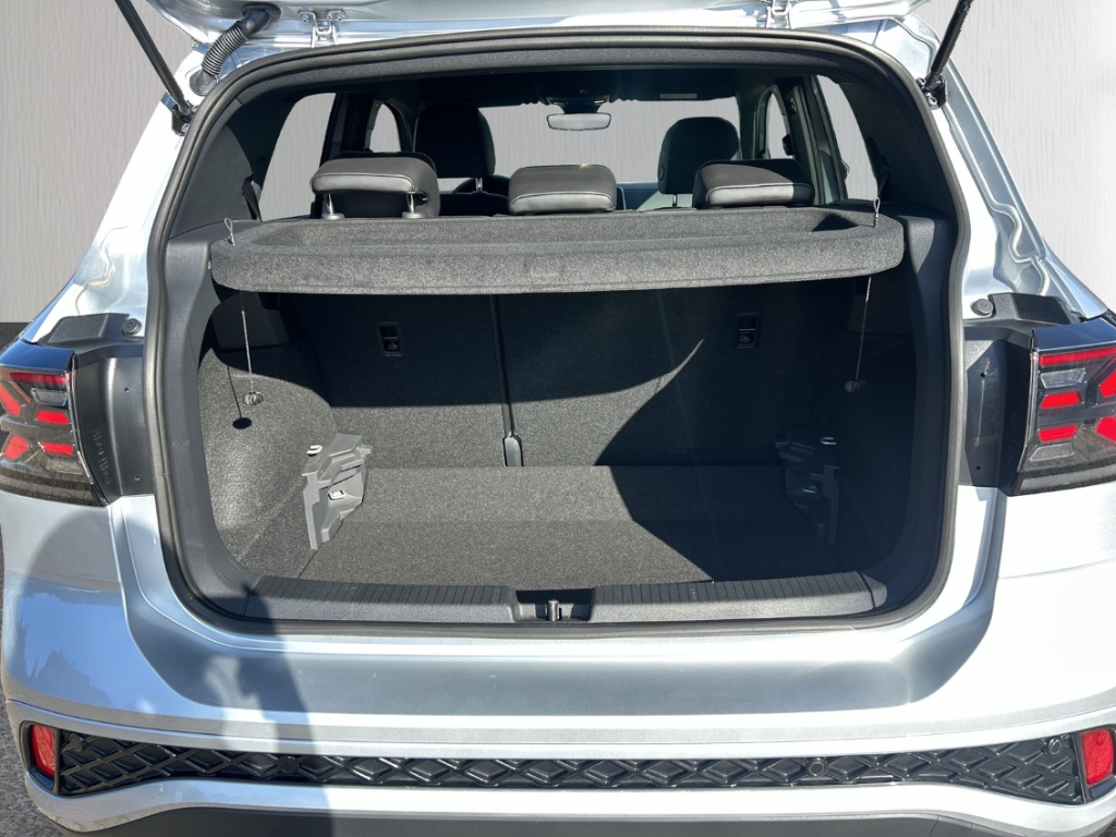 Fahrzeugabbildung Volkswagen T-Cross 1.5 TSI DSG R-Line AHK ACC Navi SHZ RKam