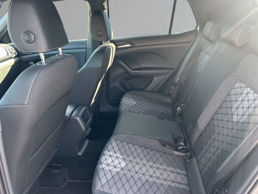 Fahrzeugabbildung Volkswagen T-Cross 1.5 TSI DSG R-Line AHK ACC Navi SHZ RKam