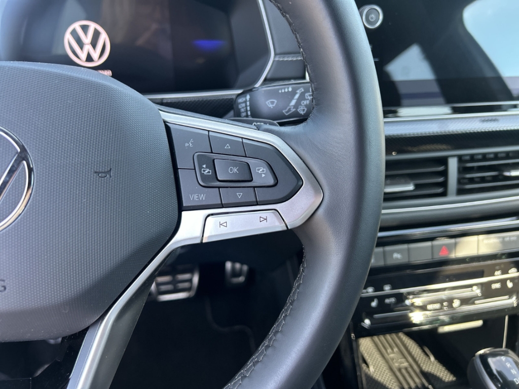 Fahrzeugabbildung Volkswagen T-Cross 1.5 TSI DSG R-Line AHK ACC Navi SHZ RKam