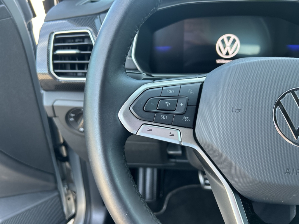Fahrzeugabbildung Volkswagen T-Cross 1.5 TSI DSG R-Line AHK ACC Navi SHZ RKam