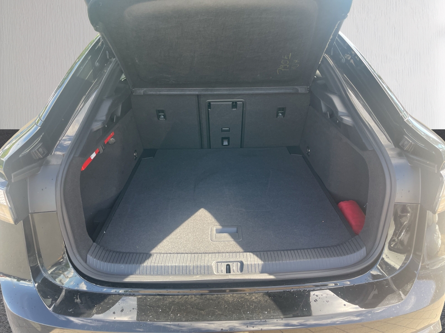Fahrzeugabbildung Volkswagen ID.7 Pro 210 kW IQ.LIGHT SmartPano 360° belSitz