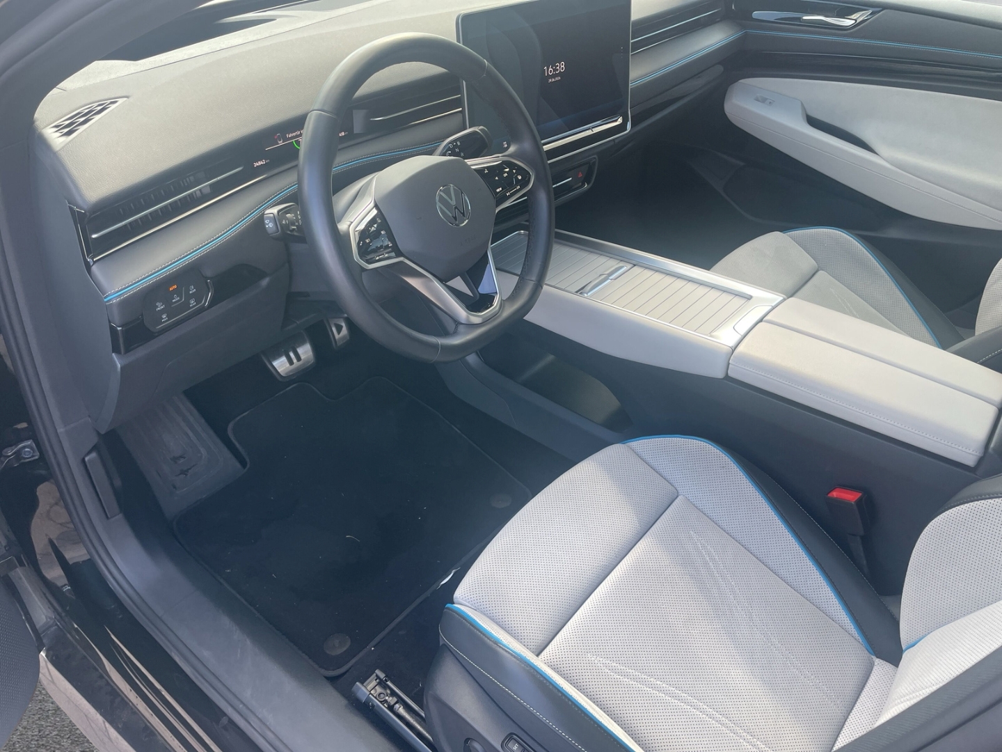 Fahrzeugabbildung Volkswagen ID.7 Pro 210 kW IQ.LIGHT SmartPano 360° belSitz