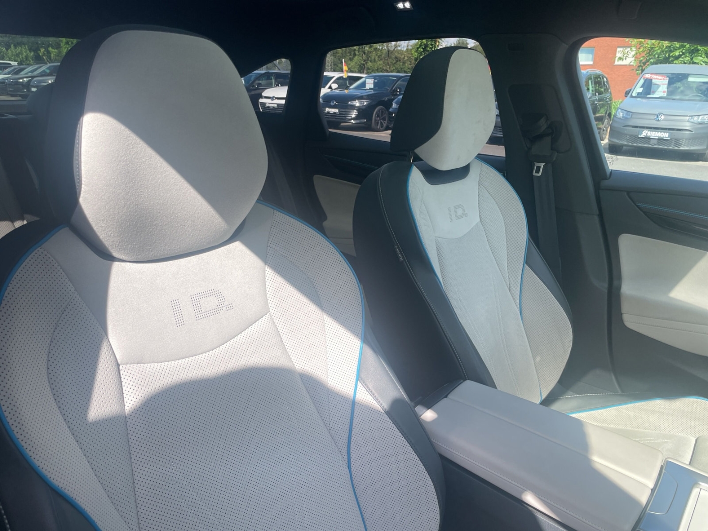 Fahrzeugabbildung Volkswagen ID.7 Pro 210 kW IQ.LIGHT SmartPano 360° belSitz