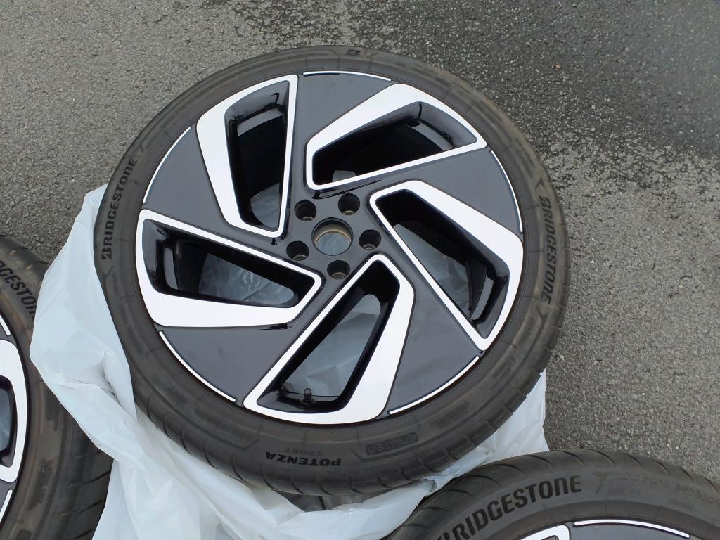 Fahrzeugabbildung Volkswagen ID.7 Pro 210 kW IQ.LIGHT SmartPano 360° belSitz