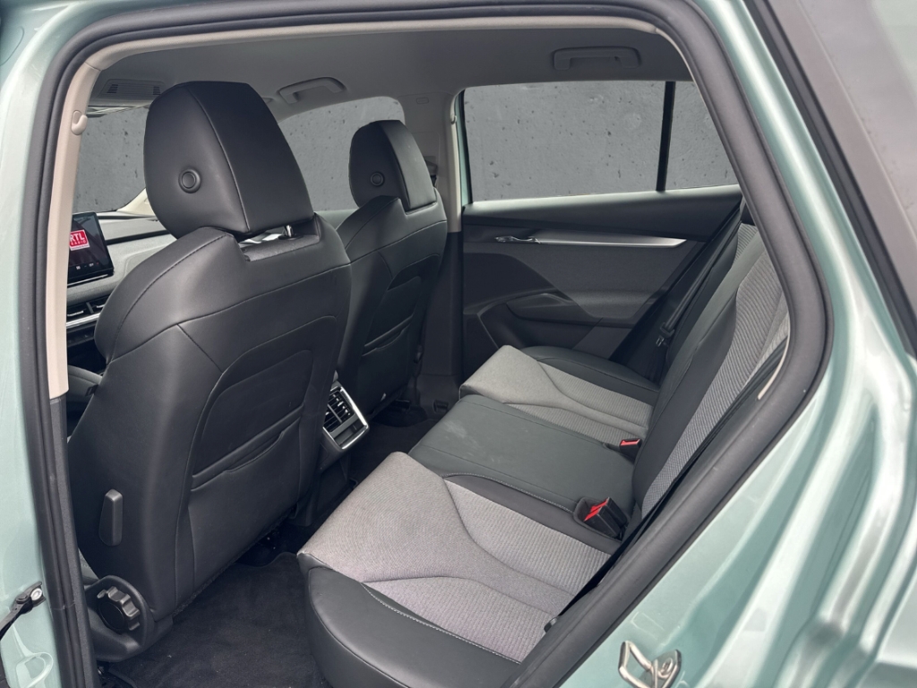 Fahrzeugabbildung SKODA Enyaq iV 60 Loft Nav Tempo PDC Kamera WärmePumpe