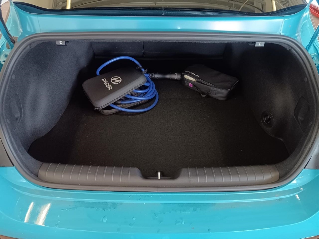 Fahrzeugabbildung Hyundai IONIQ 6 77,4kWh 4WD UNIQ Digi-Spiegel HUD Navi Digitales Cockpit Memory Sitze Soundsystem Bose