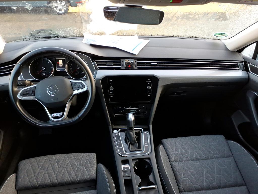 Fahrzeugabbildung Volkswagen Passat Variant TDI 4motion DSG AHK Navi SHZ behFrontscheibe