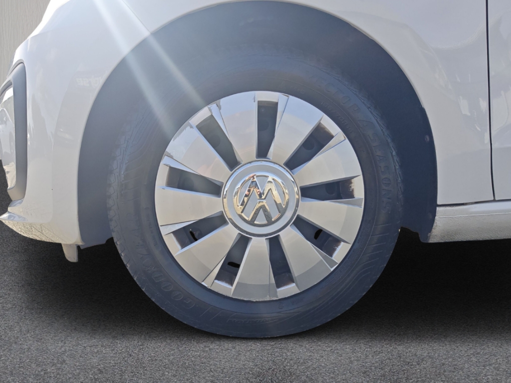 Fahrzeugabbildung Volkswagen up! move 1.0 Temp Tel.-Vorb. PDC Kollisionswarner Notbremsass. Regensensor GA