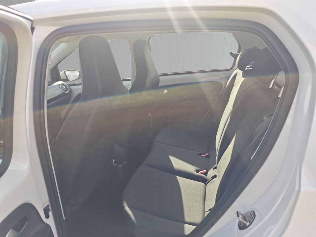 Fahrzeugabbildung Volkswagen up! move 1.0 Temp Tel.-Vorb. PDC Kollisionswarner Notbremsass. Regensensor GA