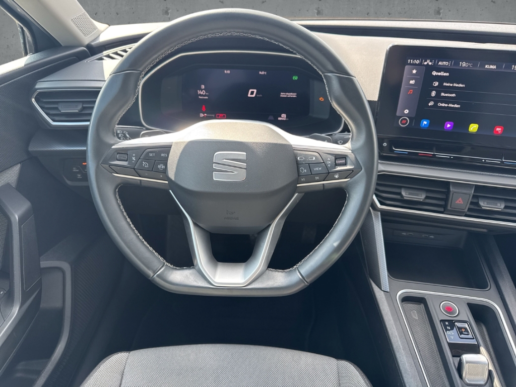 Fahrzeugabbildung SEAT Leon Sportstourer Style NAV ACC SHZ CARPLAY LED