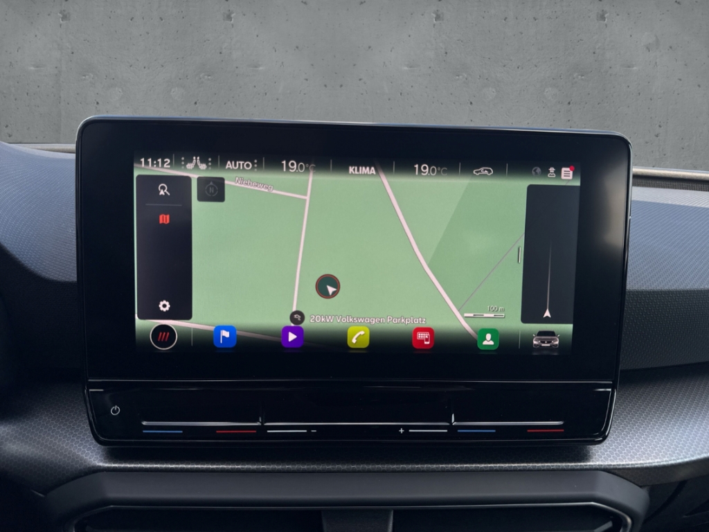 Fahrzeugabbildung SEAT Leon Sportstourer Style NAV ACC SHZ CARPLAY LED