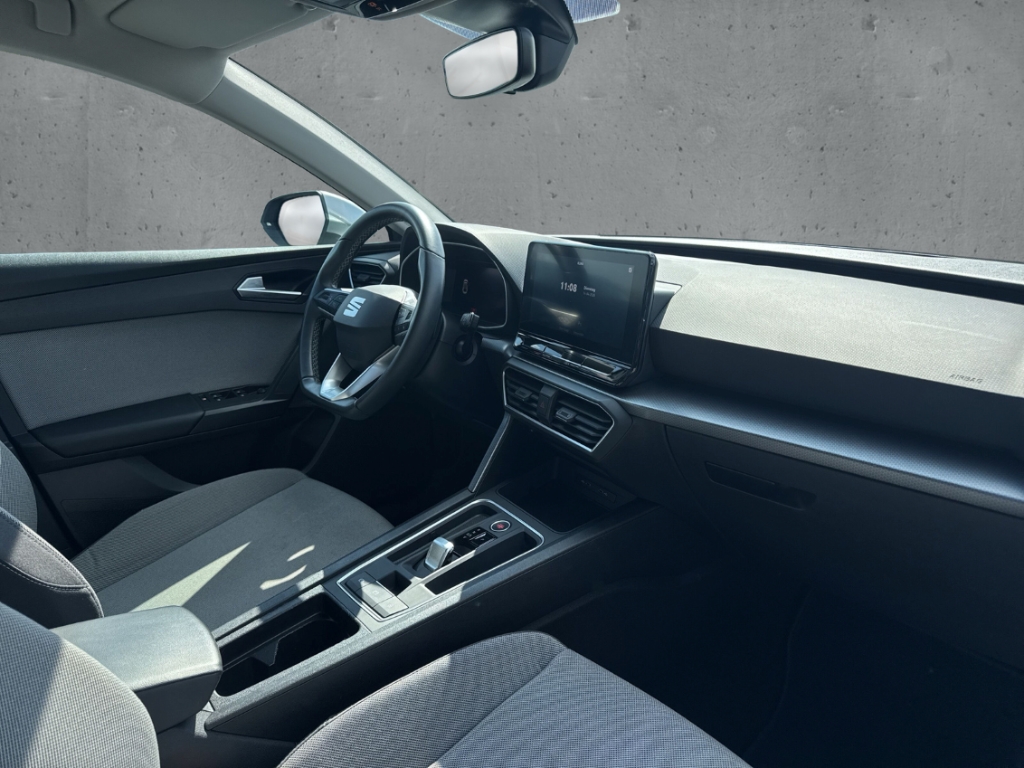 Fahrzeugabbildung SEAT Leon Sportstourer Style NAV ACC SHZ CARPLAY LED