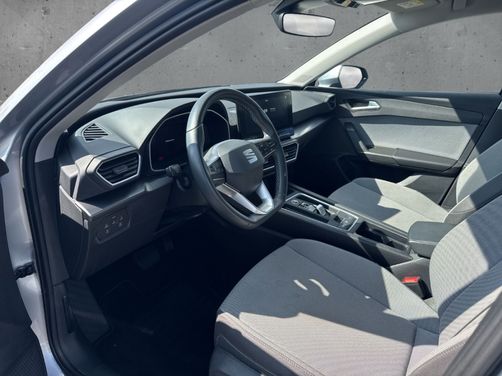 Fahrzeugabbildung SEAT Leon Sportstourer Style NAV ACC SHZ CARPLAY LED