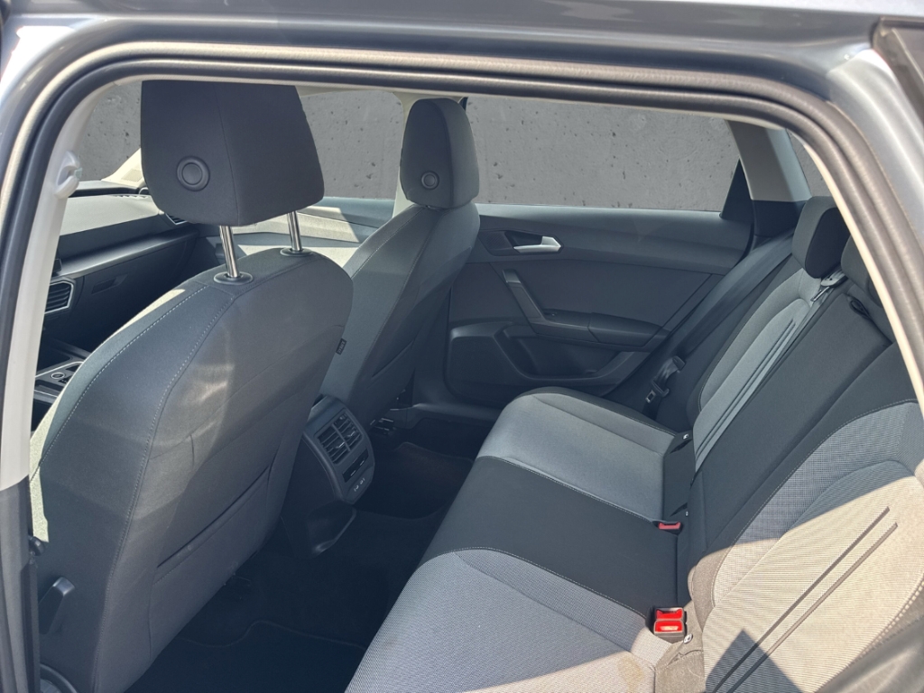 Fahrzeugabbildung SEAT Leon Sportstourer Style NAV ACC SHZ CARPLAY LED