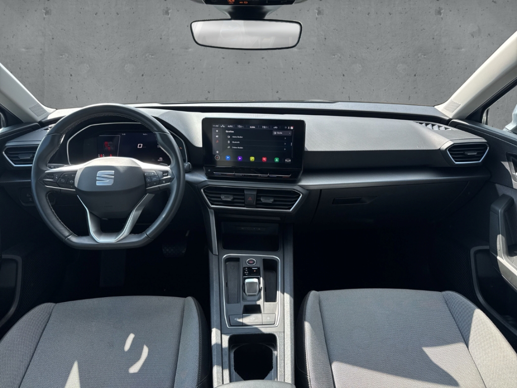 Fahrzeugabbildung SEAT Leon Sportstourer Style NAV ACC SHZ CARPLAY LED