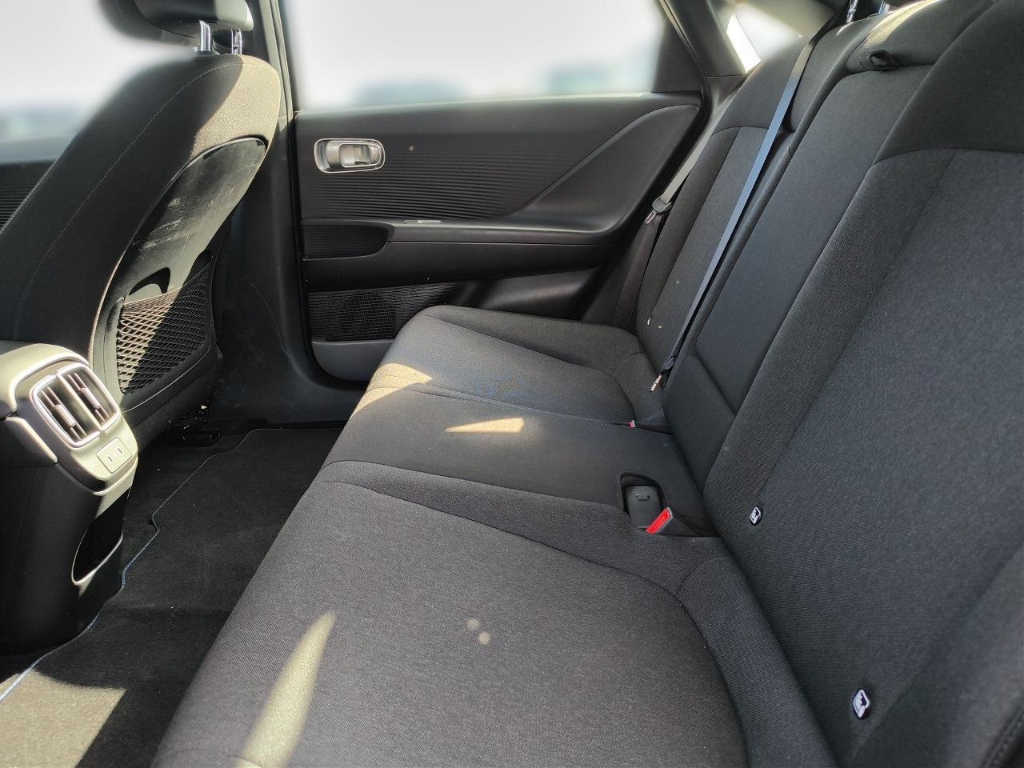 Fahrzeugabbildung Hyundai IONIQ 6 77,4 kWh 2WD DYNAMIQ Navi Digitales Cockpit LED ACC El. Heckklappe Apple CarPlay