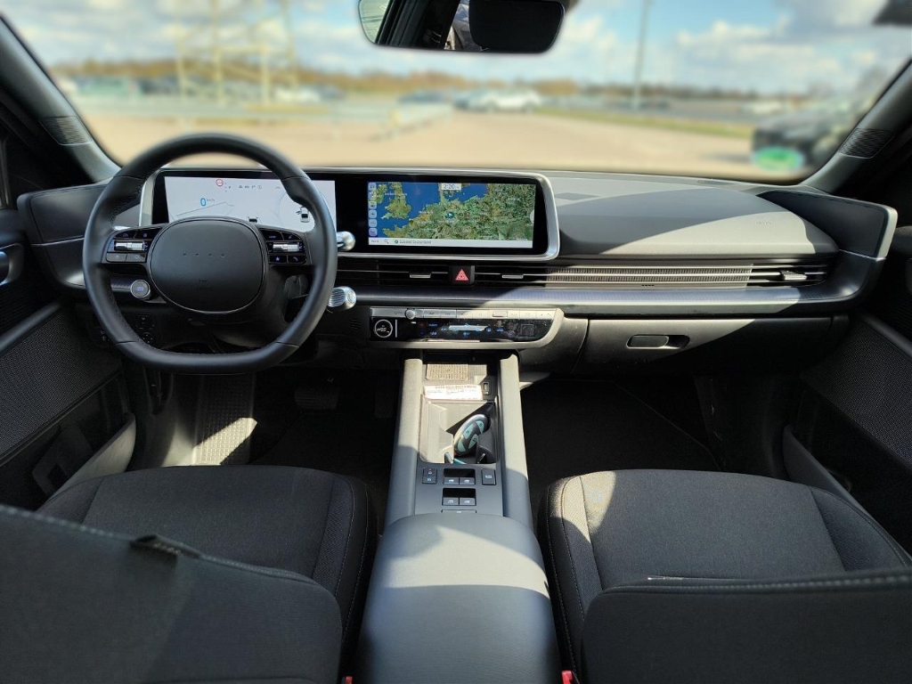 Fahrzeugabbildung Hyundai IONIQ 6 77,4 kWh 2WD DYNAMIQ Navi Digitales Cockpit LED ACC El. Heckklappe Apple CarPlay