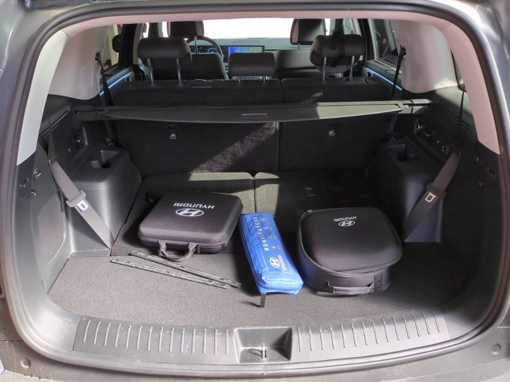 Fahrzeugabbildung Hyundai SANTA FE PHEV MY25 1.6 AT 4WD Signature Komf.P Tech.P 7-Sitz Dig-KEY Leder Digi Cockpit