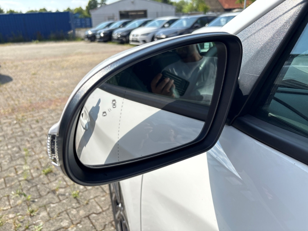 Fahrzeugabbildung Hyundai KONA Elektro Prime 64kWh LED ACC HuD e.Sitze RKam CarPlay SHZ LHZ