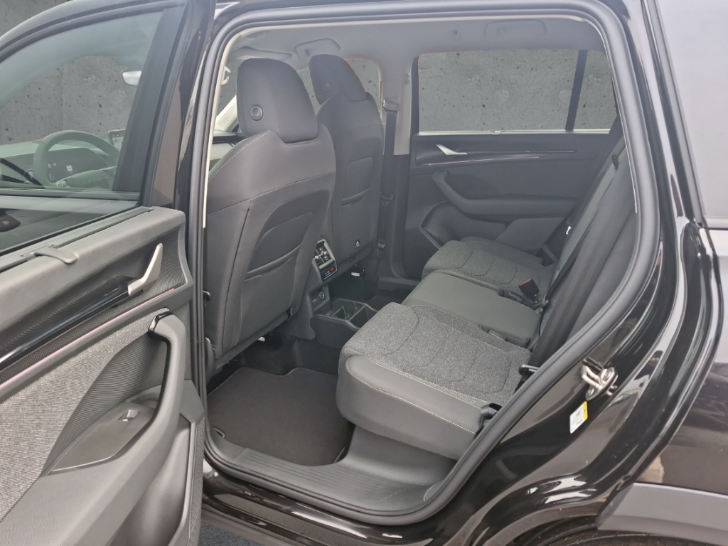 Fahrzeugabbildung SKODA Kodiaq 1.5 TSI iV DSG SELECTION LED AHK Navi ACC