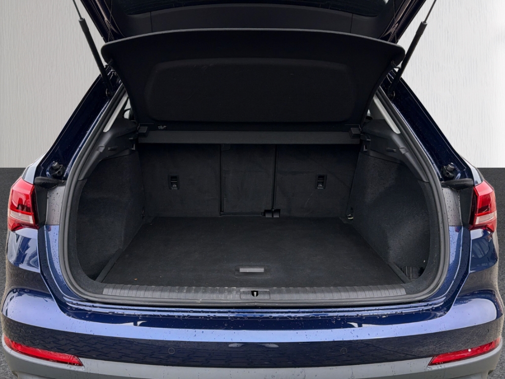 Fahrzeugabbildung Audi Q3 1.5 TFSI Navi R-Kamera SHZ GJR Klima