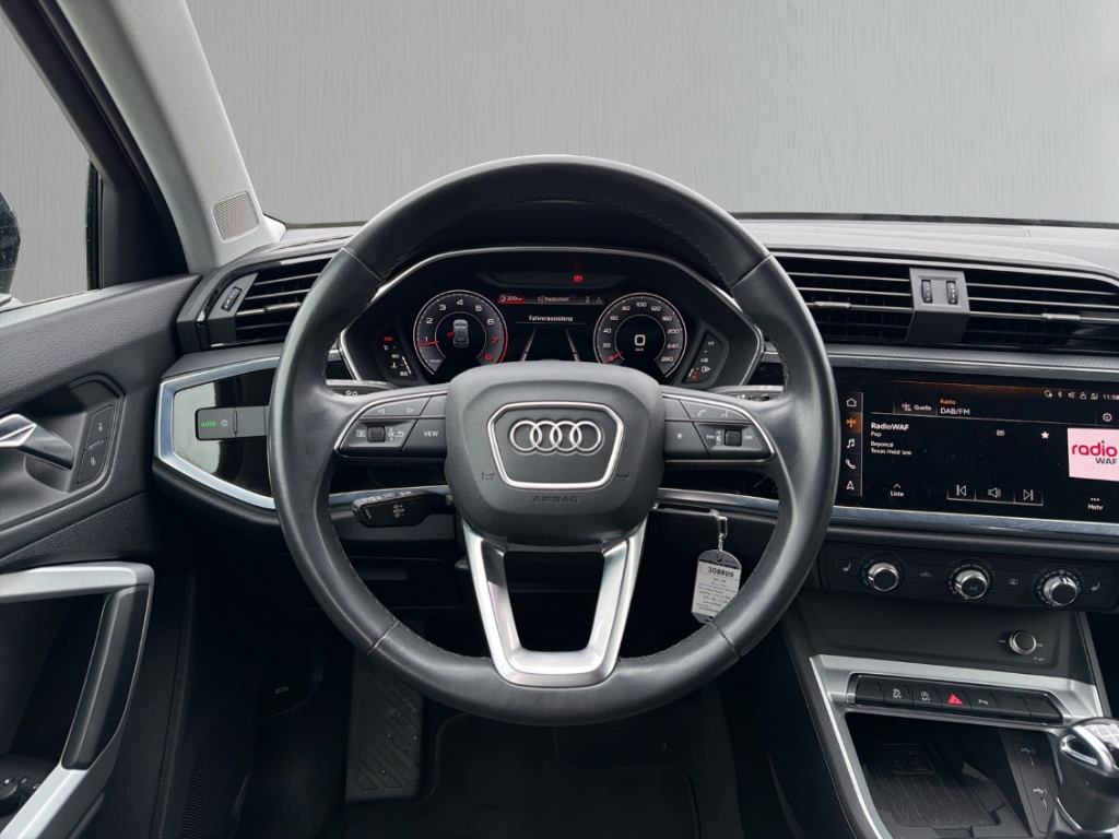 Fahrzeugabbildung Audi Q3 1.5 TFSI Navi R-Kamera SHZ GJR Klima