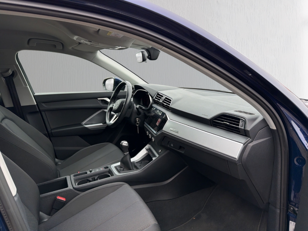 Fahrzeugabbildung Audi Q3 1.5 TFSI Navi R-Kamera SHZ GJR Klima