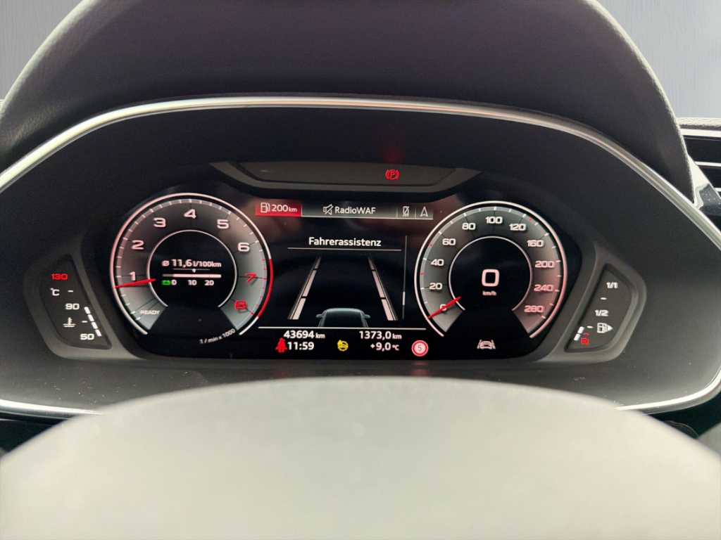 Fahrzeugabbildung Audi Q3 1.5 TFSI Navi R-Kamera SHZ GJR Klima