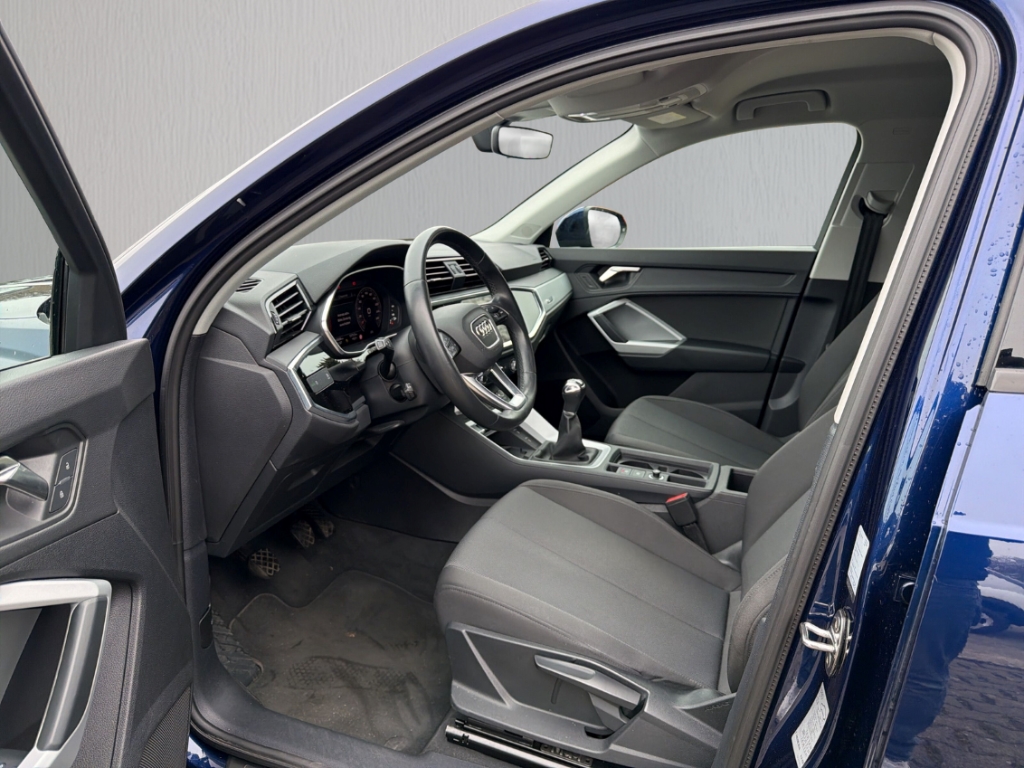 Fahrzeugabbildung Audi Q3 1.5 TFSI Navi R-Kamera SHZ GJR Klima